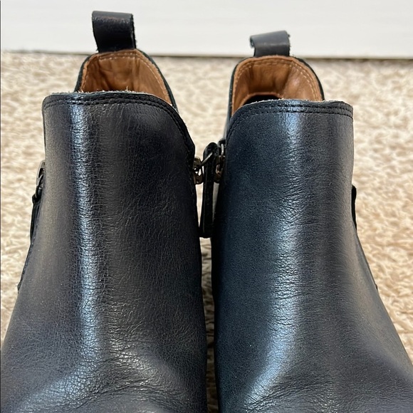 Bueno Footwear Vale Leather Black Minimal Ankle Boots - Size 38 EU 7 US - Picture 6 of 16